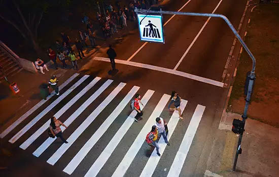 Vereador sugere estudos para faixa de pedestres iluminadas