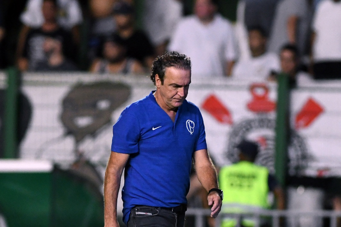 Exclusivo: Cuca procura Duílio Monteiro Alves para desfazer contrato e deixar o Corinthians