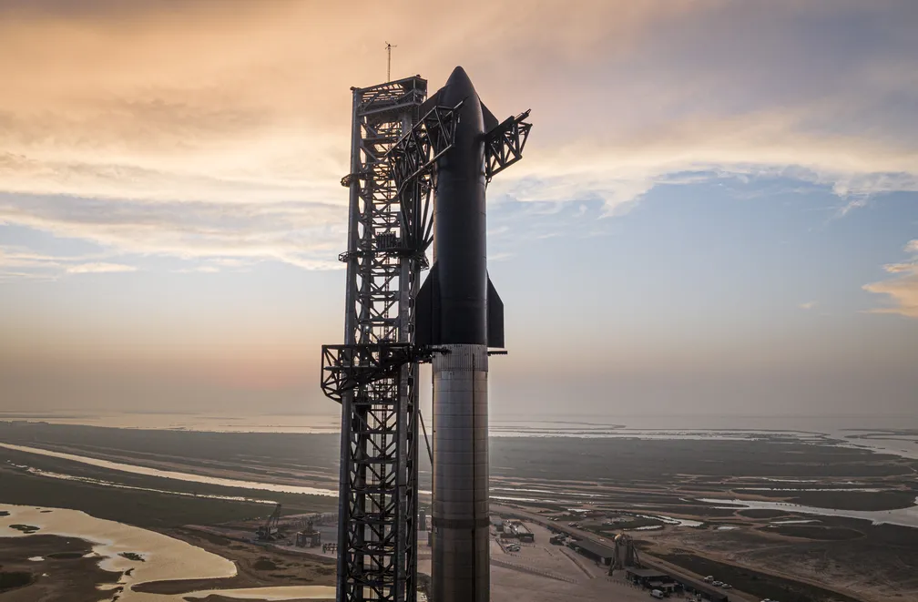 SpaceX tenta lançar foguete mais poderoso da história nesta segunda
