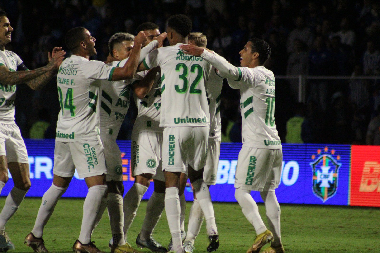 Futebol: No clássico da rodada na Série B, Chapecoense derrota Avaí na Ressacada