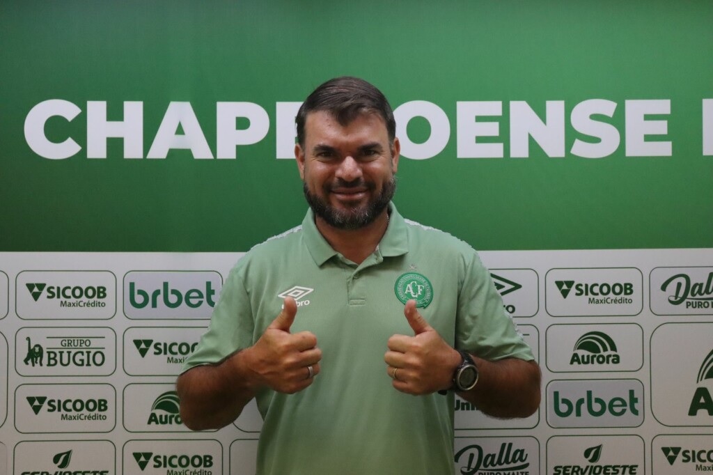 Série B: Chapecoense demite Argel Fuchs e anuncia técnico interino para a próxima partida