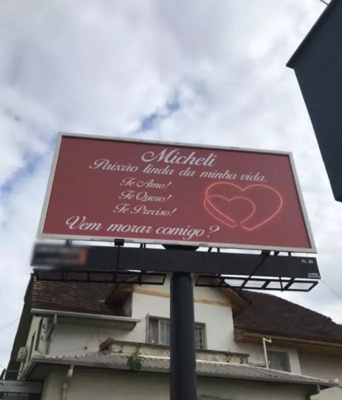 Pedido em outdoor de Blumenau viraliza na internet: ‘tem que pedir em casamento’