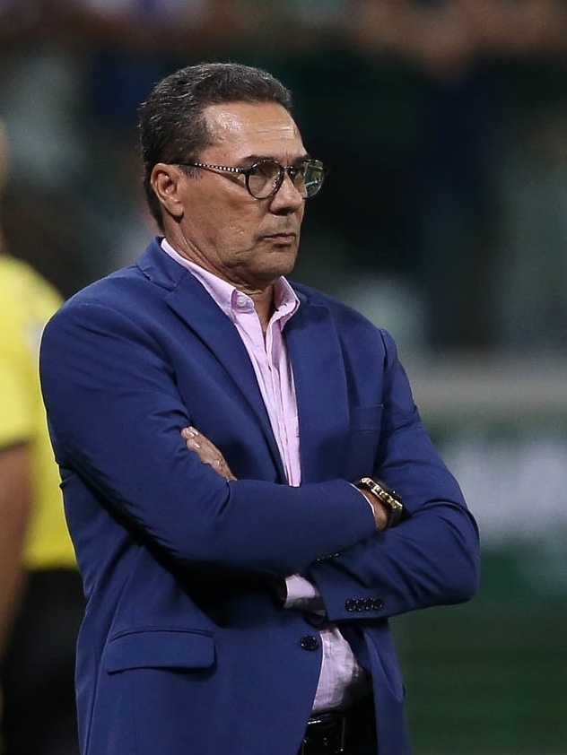 Luxemburgo volta ao Corinthians após 20 anos e promete resgatar DNA vencedor