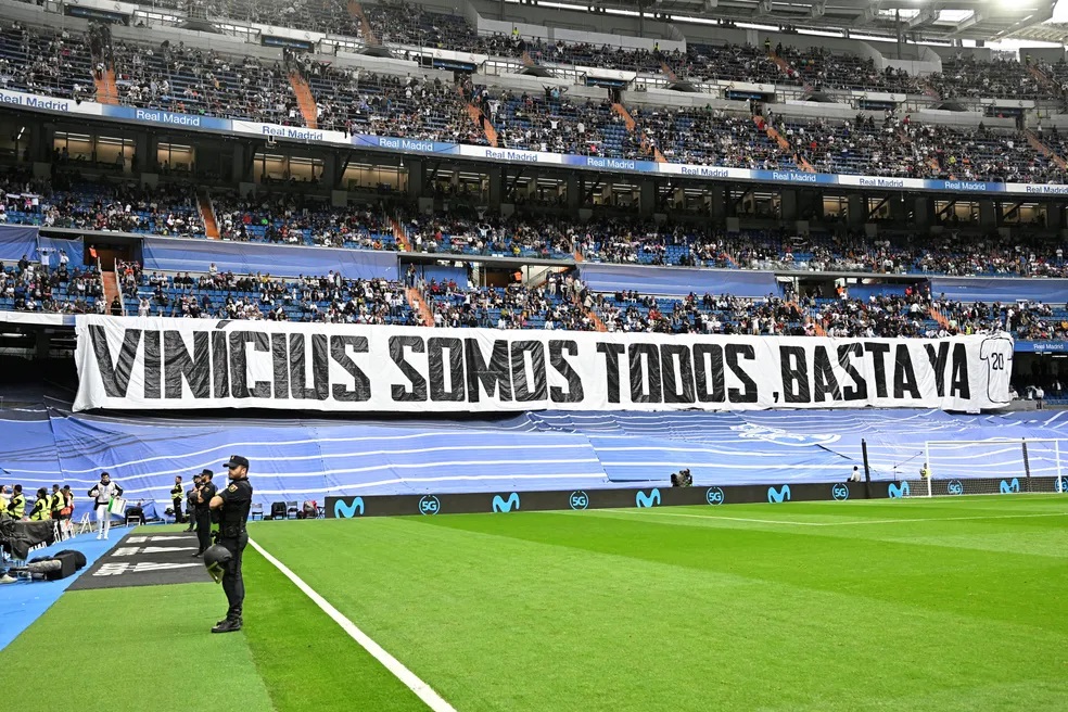 Futebol: Jogadores e torcedores do Real Madrid homenageiam Vinicius Junior