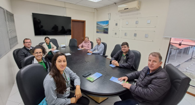 Prefeitura recebe representantes da Dossel para tratar sobre linhas de transmissão que devem passar pelo município