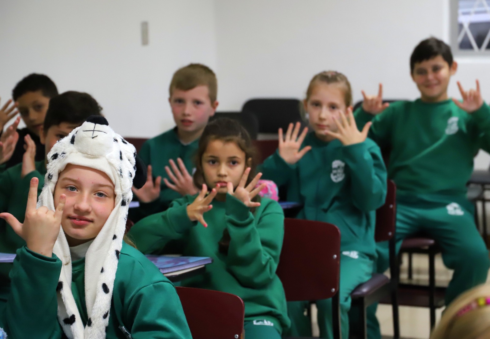 Cerca de 80 alunos estão preparados para conversar com colegas surdos