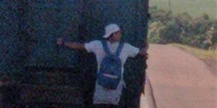 Polícia Rodoviária Federal flagra homem pendurado em caminhão na BR-282 em Xanxerê