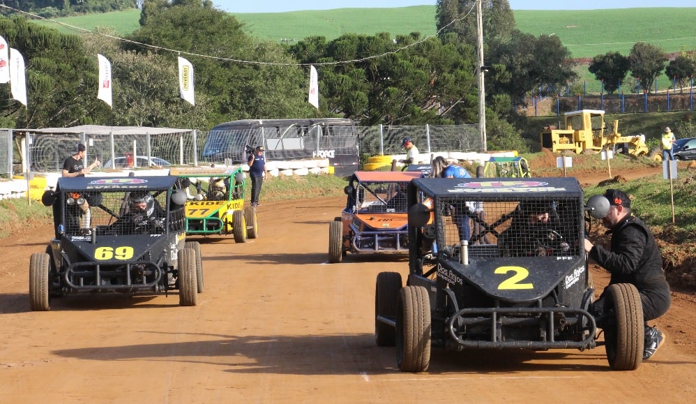 Automobilismo: Adolescente de 14 anos é o mais jovem piloto a vencer uma bateria na Zanoello Cup