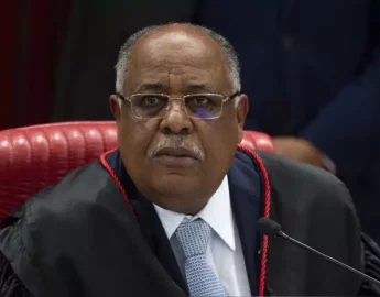 Relator do TSE sugere abertura de processo penal e cobrança de multa a Bolsonaro