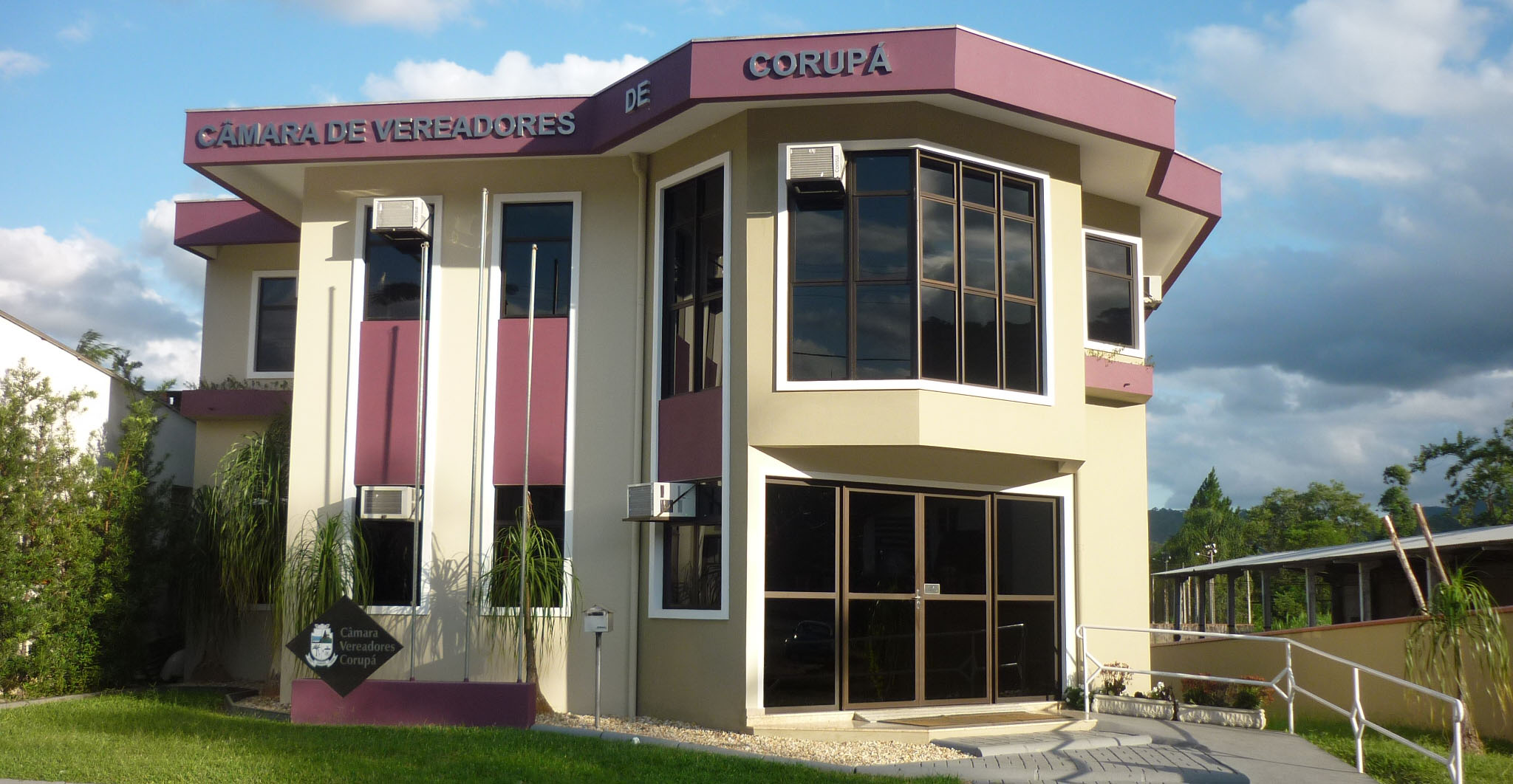 Vereadores questionam sobre o salário de Tamanini