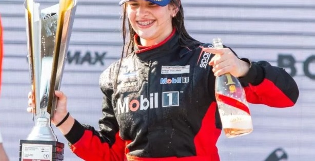 Automobilismo: Jovem do Oeste de Santa Catarina é vencedora da corrida Porsche Cup