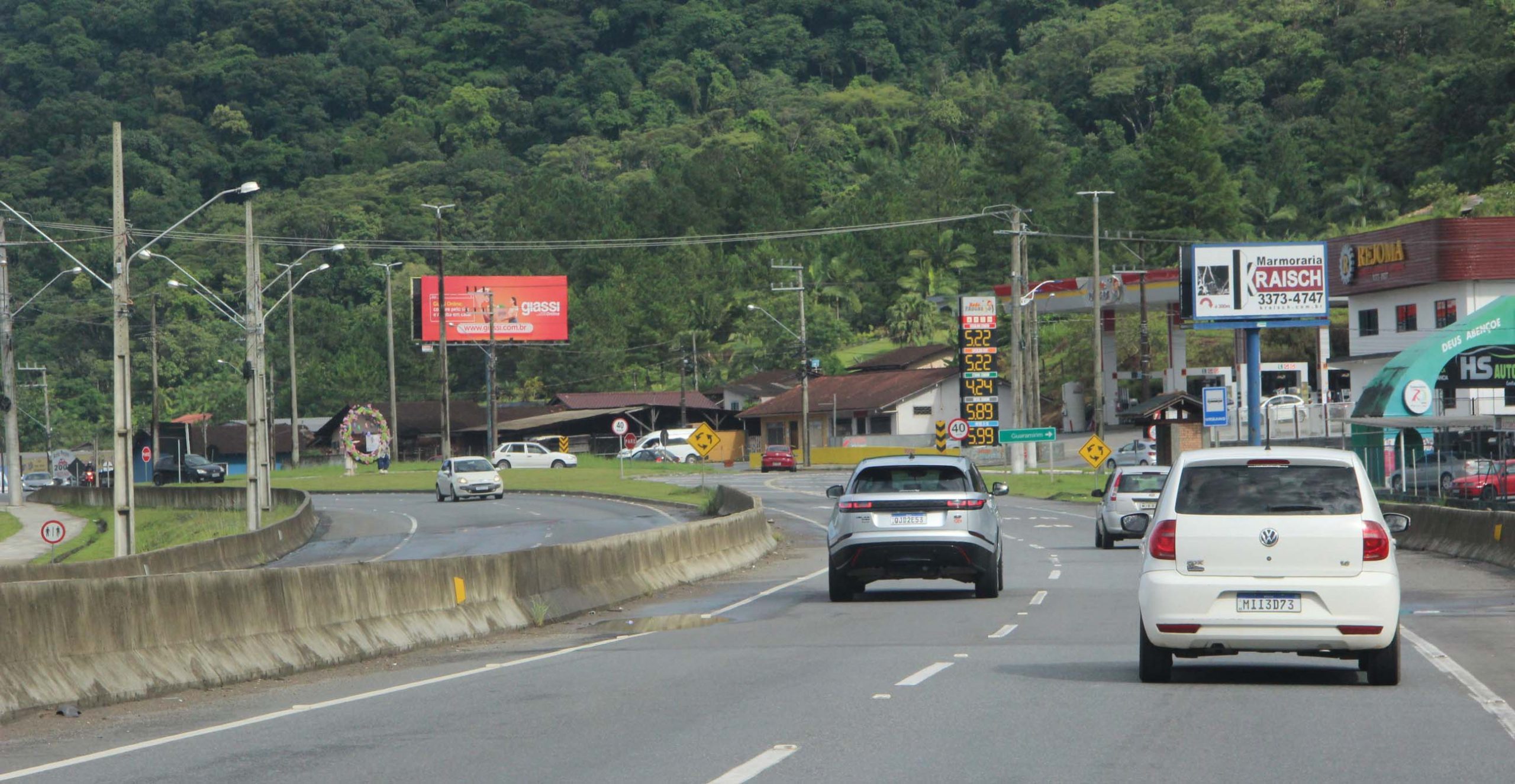 Amobimi e Aciag pleiteiam redutor de velocidade no trevo do relógio