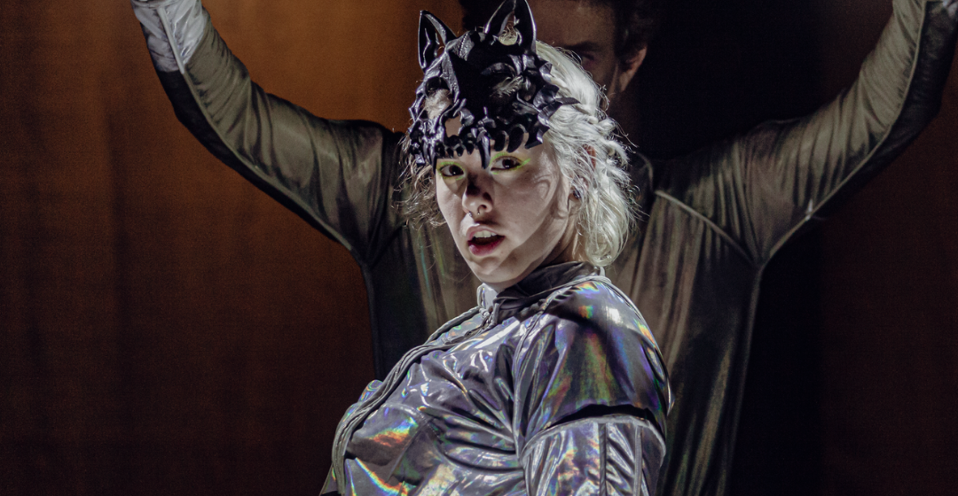 Núcleo de Atores da Scar faz estreia da peça com teatro lotado