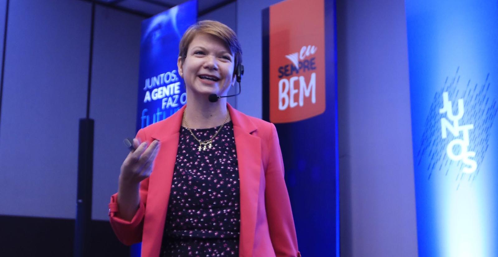 July Rodermel faz palestra beneficente sobre Felicidade dia 26