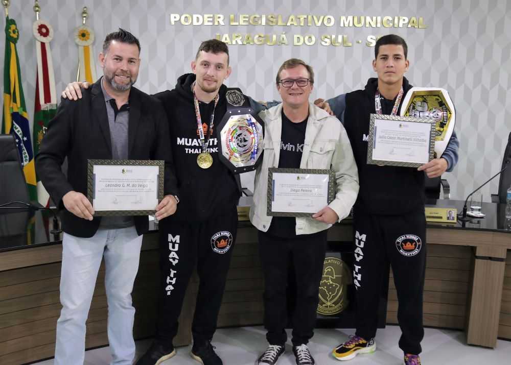 Conquistas mundiais de artes marciais são lembradas na Câmara