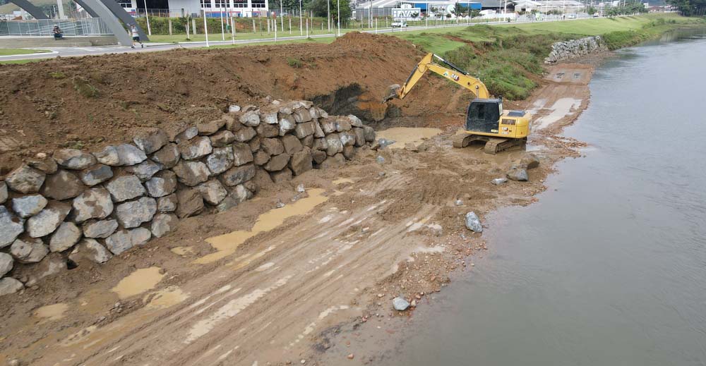Obras de enrocamento na Via Verde seguem para a finalização