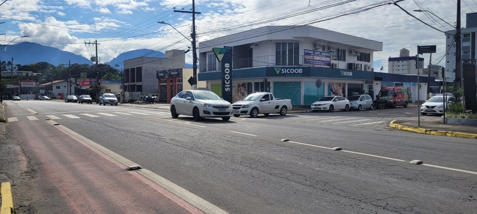 Duas vias do bairro Vila Nova trocam de sentido no final de semana