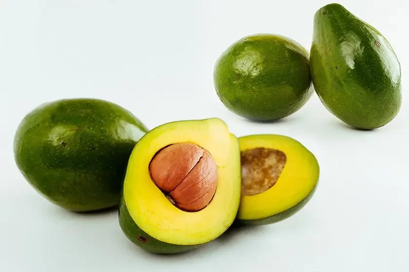 Lixo? Nunca mais: 2 usos para o caroço do abacate são de cair o queixo