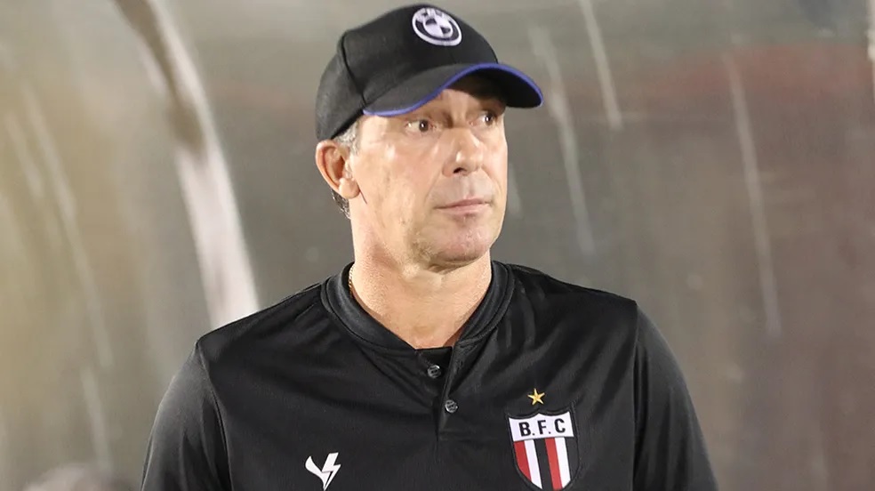 Futebol: Paulo Baier é o novo técnico do Figueirense