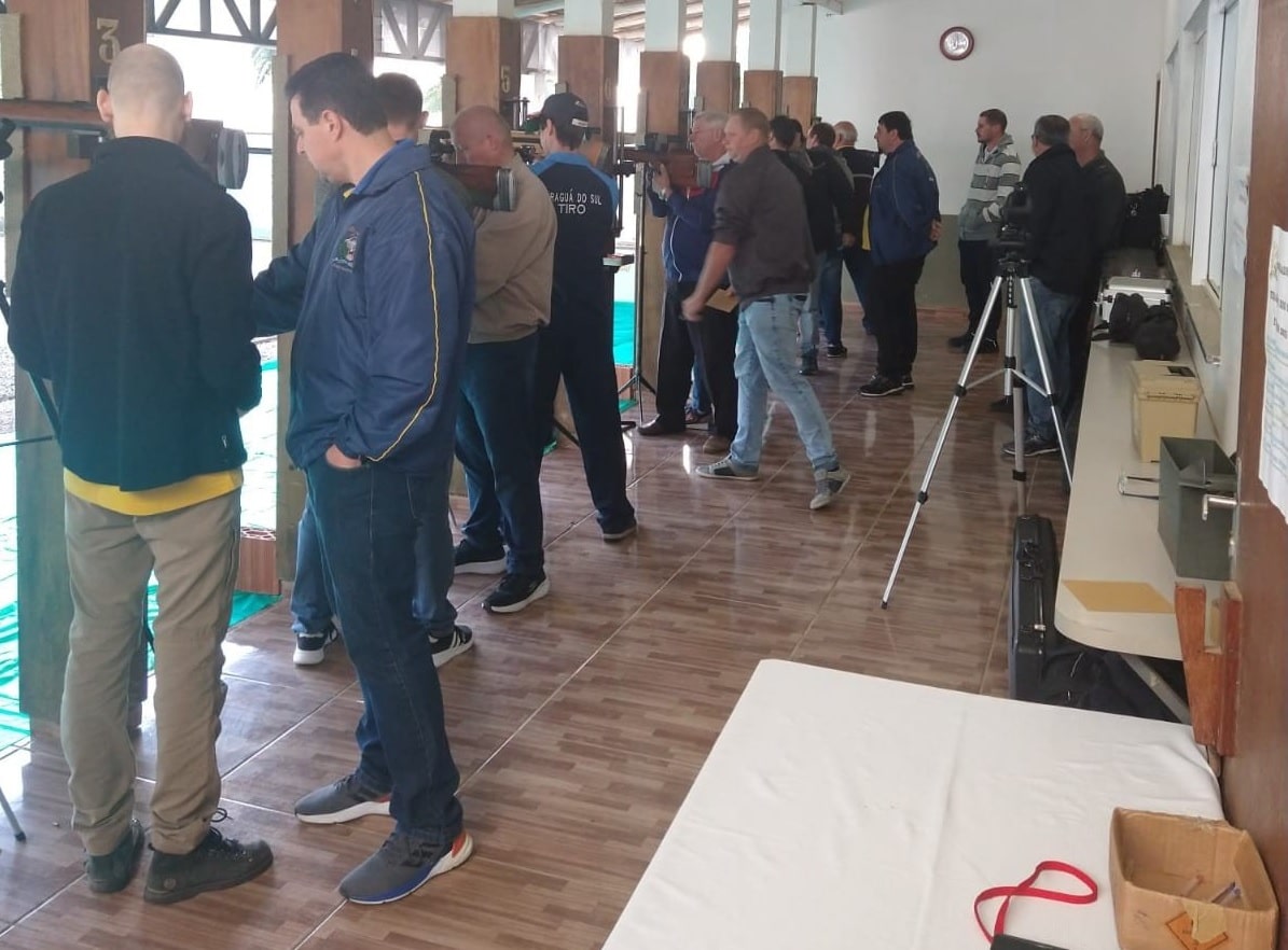 Tiro Esportivo: Delegação jaraguaense segue na liderança do Catarinense de Carabina Apoiada