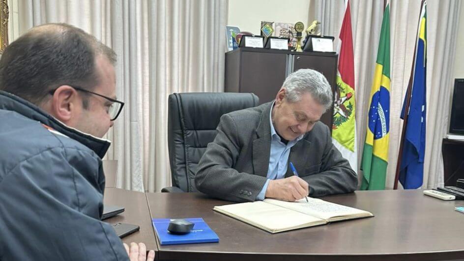 Ceron reassume prefeitura de Lages após ser solto pela Justiça