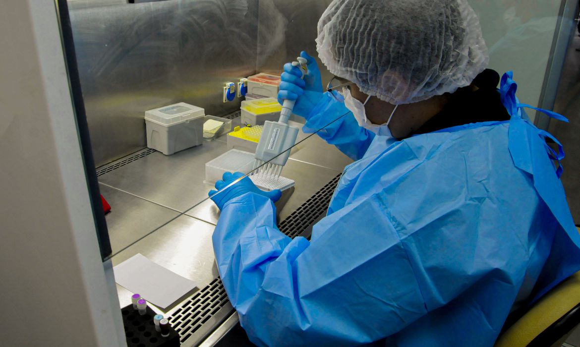 Brasil deve ter 17 mil novos casos de câncer no colo do útero até 2025, avalia Ministério da Saúde