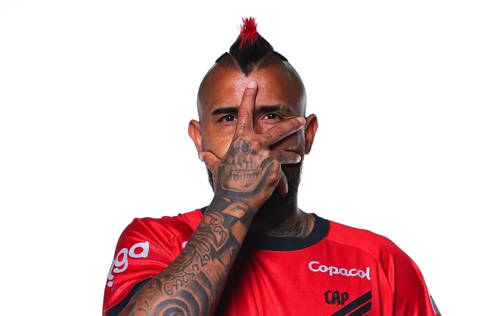 Mercado da Bola: Athletico-PR anuncia oficialmente a contratação do chileno Arturo Vidal