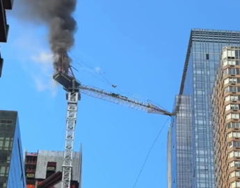 VÍDEO: Guindaste pega Fogo e atinge dois prédios