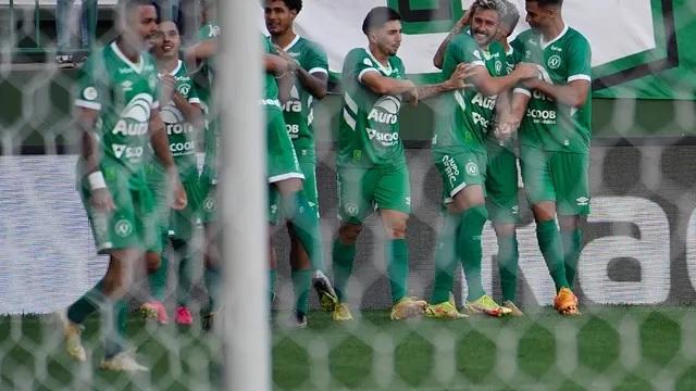 Futebol: Chapecoense vence o CRB, quebra série negativa e escapa do Z-4