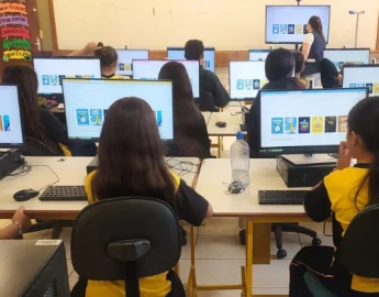De volta aos livros: Suécia recua na digitalização de escolas após resultado desastroso