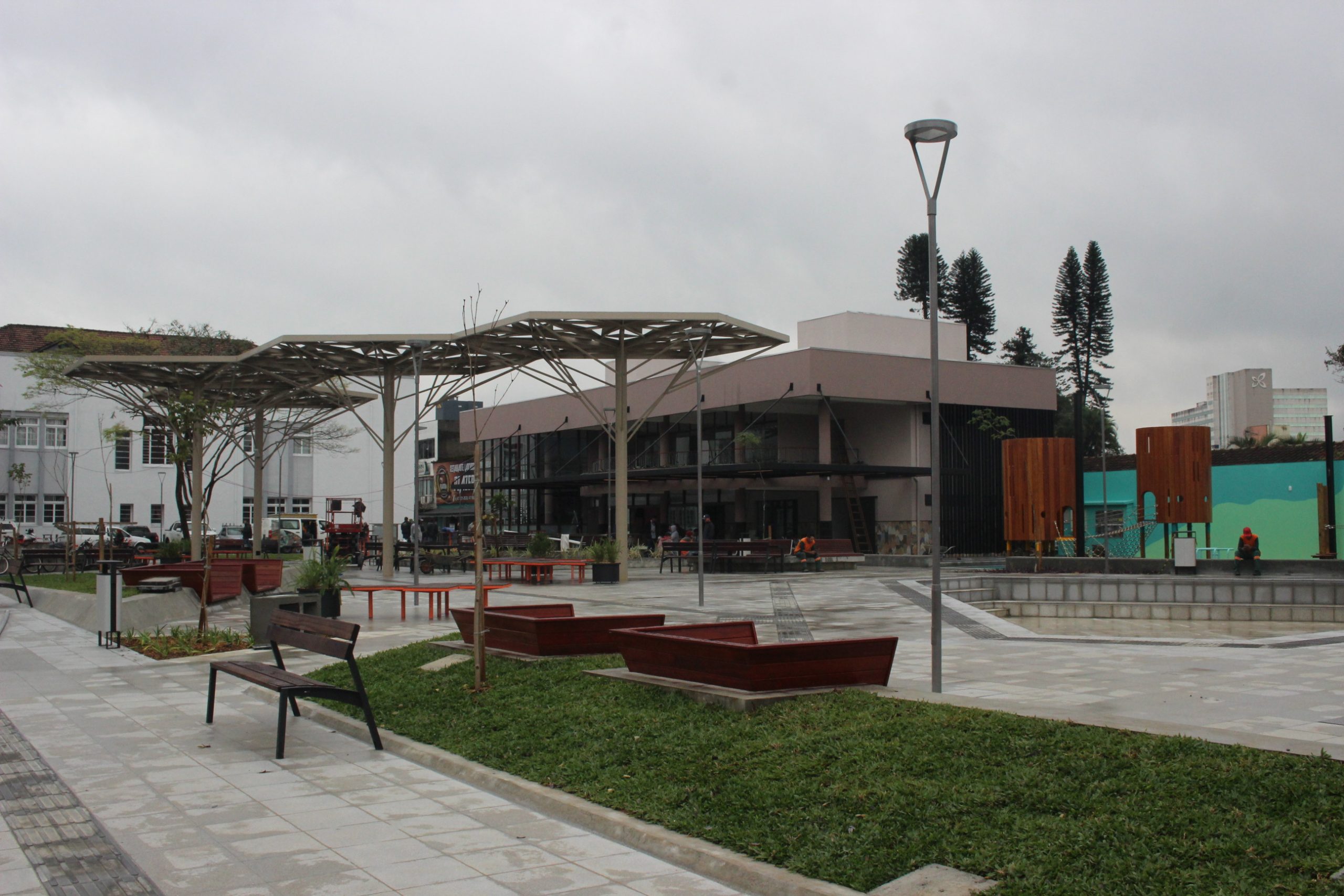 Praça Ângelo Piazera volta a ser o principal ponto de encontro do Centro