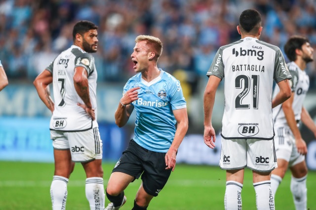 Futebol: Grêmio ganha com gol de garoto estreante, retoma vice-liderança e aumenta jejum do Galo