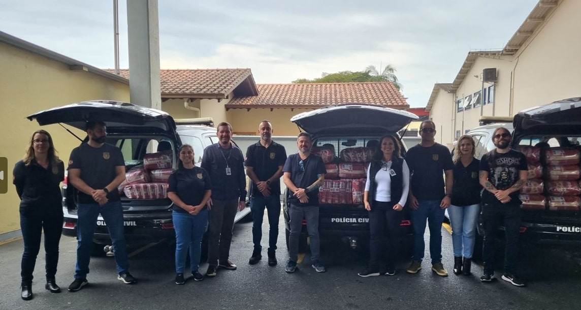 Duas Rodas e colaboradores doam 1,8 toneladas de alimentos à Ação Solidária da Polícia Civil de SC