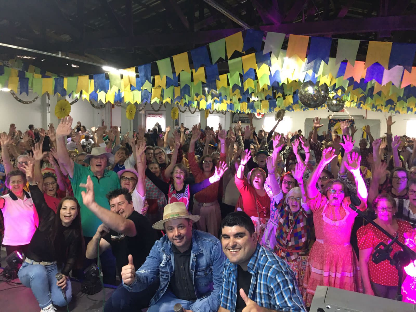 Mais de 460 pessoas idosas participam de arraiá promovido pela Prefeitura em Guaramirim