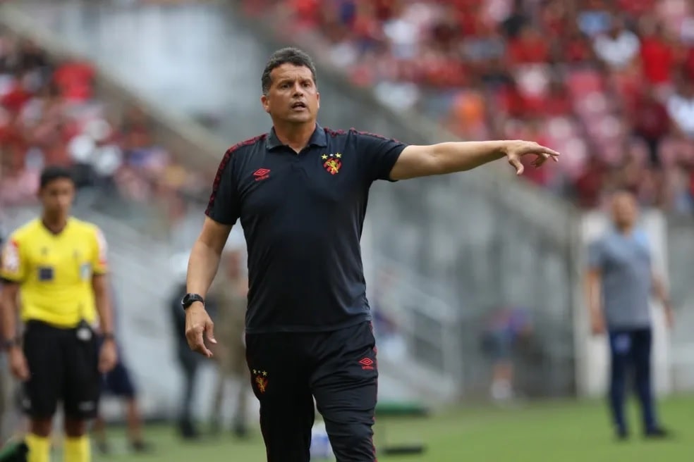 Mercado da Bola: Claudinei Oliveira é anunciado como técnico da Chapecoense