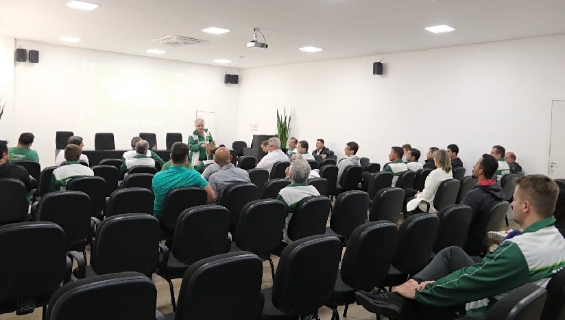 Reunião mensal do Programa Bolsa Técnico Desportivo teve homenagens aos profissionais de Educação Física