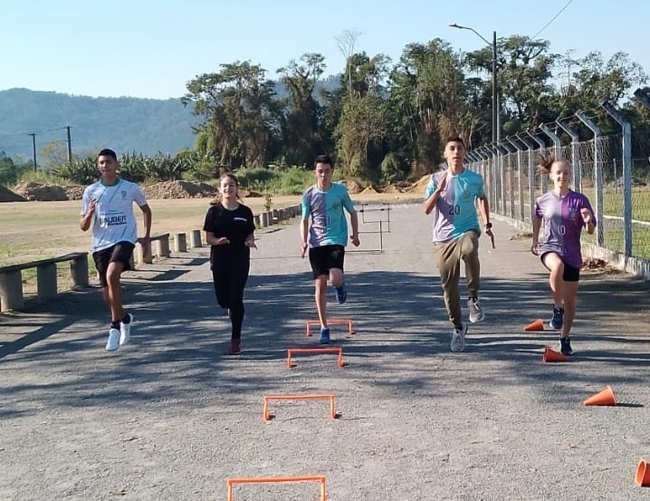 Atletismo: Equipe de Schroeder viaja para os Jogos Escolares sub-14 em Criciúma