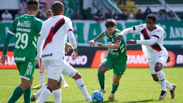 Futebol: Atlético-GO vence a Chapecoense com gol nos acréscimos pela Série B nacional