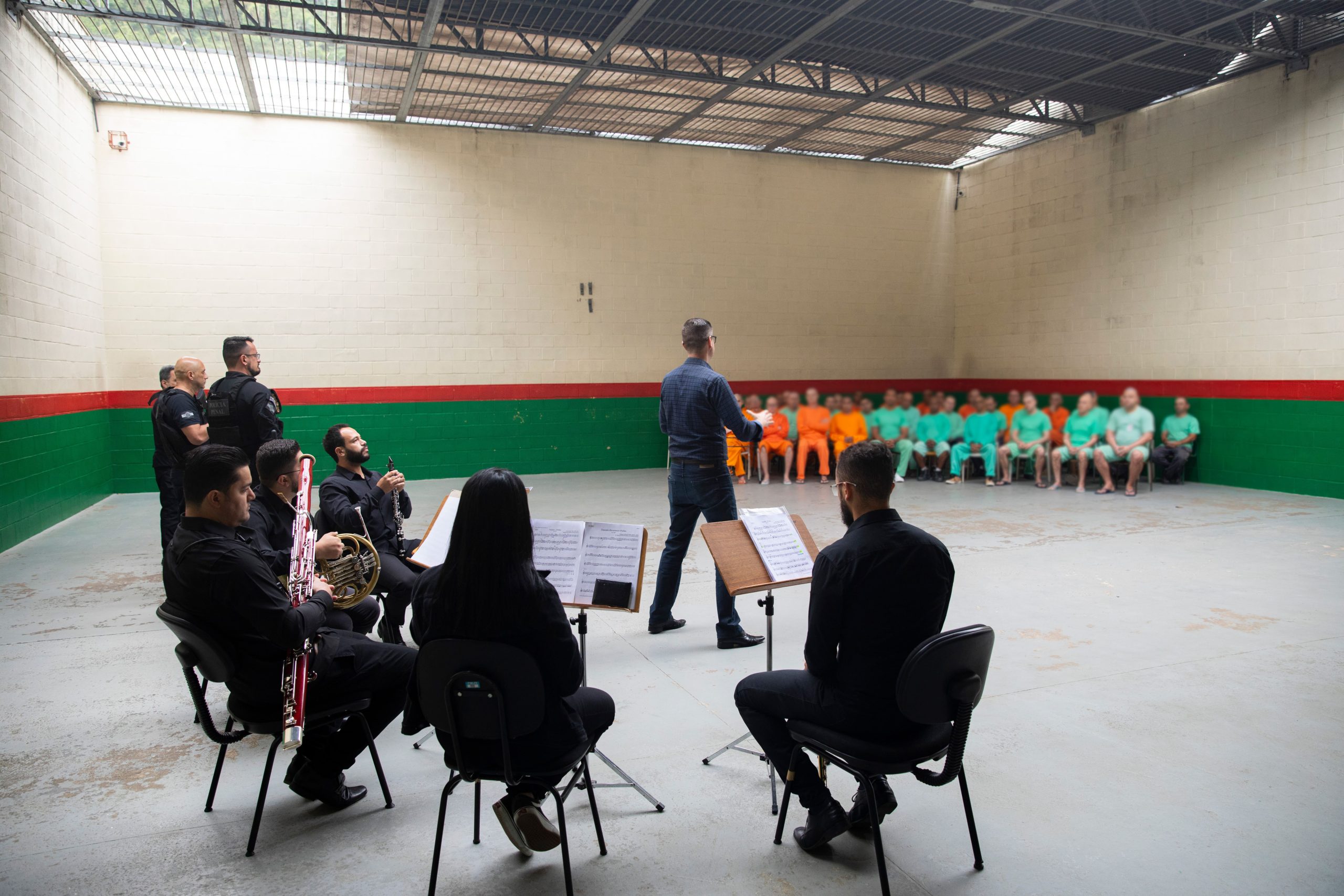 Quinteto de sopros se apresenta no Presídio Regional 