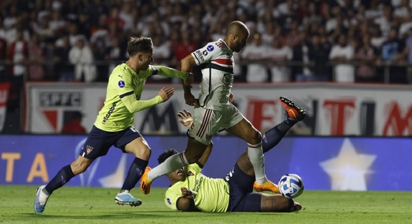 Futebol: Com erro de James nos pênaltis, São Paulo é eliminado em casa pela LDU