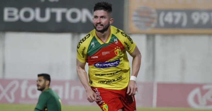 Futebol: Artilheiro do Brusque, Guilherme Queiróz faz balanço da Série C