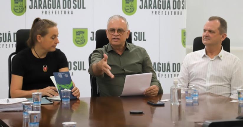 Cônsul da Hungria elogia a cidade pela Bienal do Livro e praça