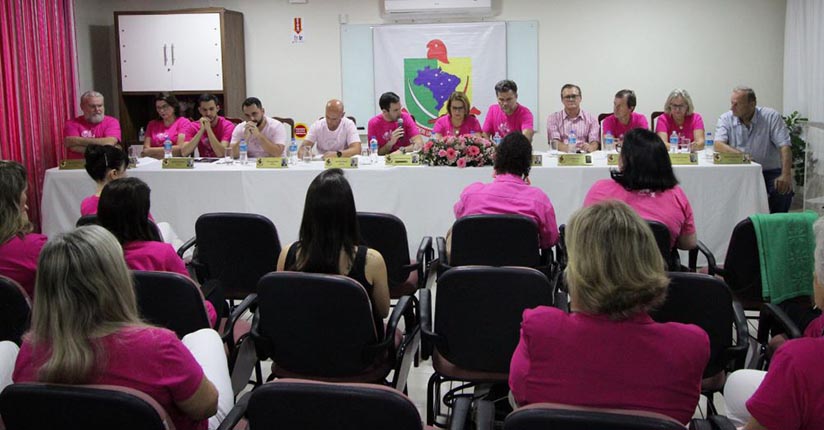 Câmara realiza sessão itinerante na sede da Rede Feminina 