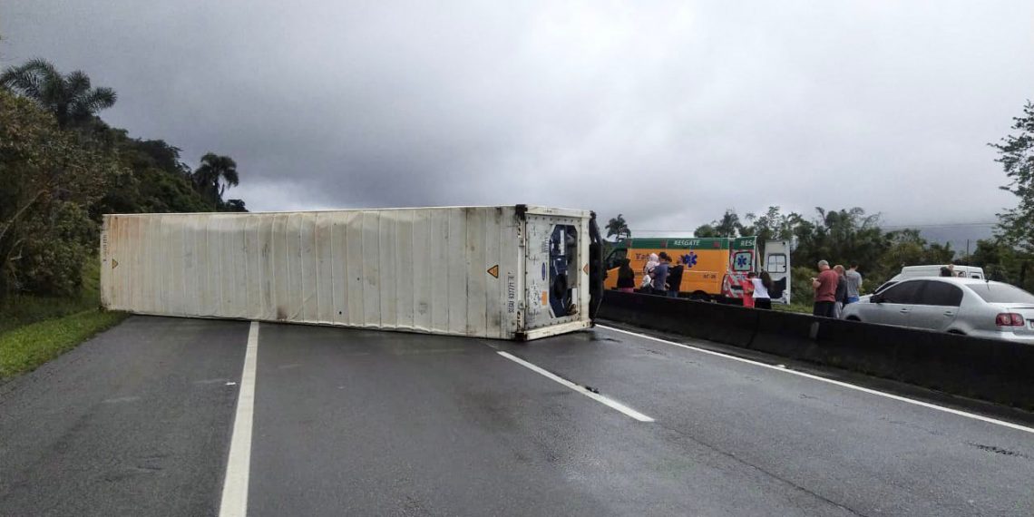 Vídeo de acidente na BR-101 no KM 185
