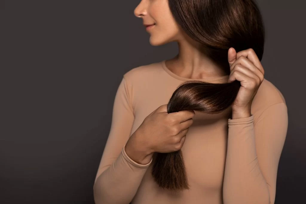 Pode usar shampoo a seco todos os dias? Veja benefícios e riscos