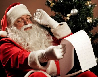Papai Noel dos Correios recebe cartinhas 