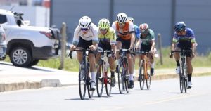 Ciclismo: Jaraguaenses sobem ao pódio na última etapa do estadual de estrada