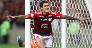 Brasileirão: Grêmio vence Botafogo de virada e empata na liderança em show de Luis Suárez