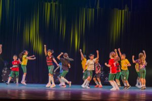 Teatro lotado e um show com 38 coreografias 