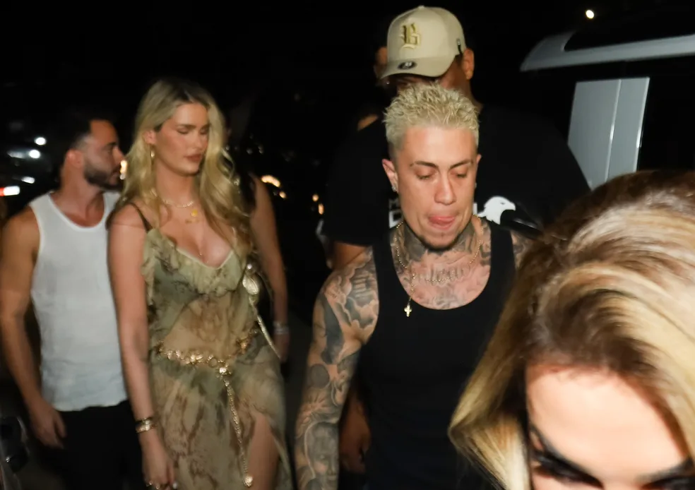 Mc Daniel e Yasmin Brunet chegam juntos a evento em meio a rumores de romance